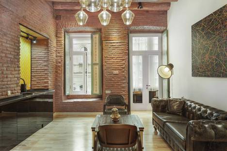 Двухкомнатная квартира в аренду посуточно в Тбилиси по адресу ул. Братьев Зубалашвили, 36, метро Руставели