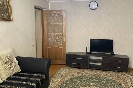 Двухкомнатная квартира в аренду посуточно в Каспийске по адресу ул. Ленина, 37, подъезд 5