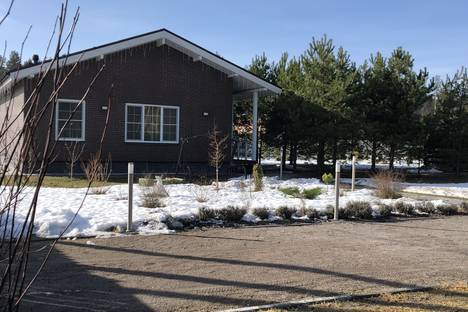 Дом в Ленинградской области, Ленинградская область, Приозерский р-н , Ларионовское с.п., п. Ларионово, коттеджный п. Снетково, ул. Елизаветы Глинки, 13