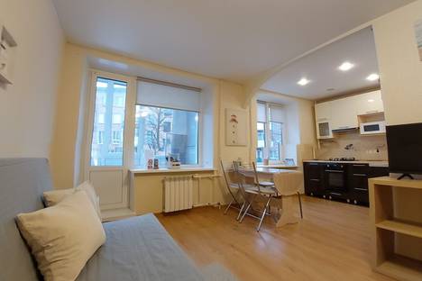 Двухкомнатная квартира в аренду посуточно в Кронштадте по адресу Кронштадтская ул., 3