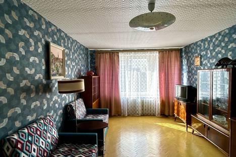 Трёхкомнатная квартира в аренду посуточно в Санкт-Петербурге по адресу Гаврская ул., 8, метро Удельная