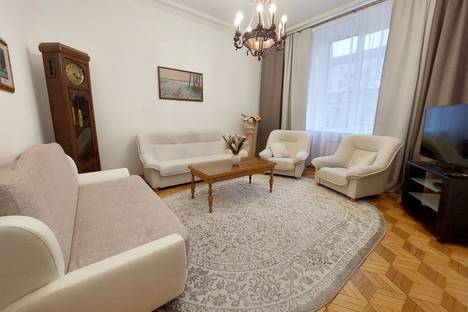 4-комнатная квартира в Минске, пр-кт Независимости, 12, м. Площадь Ленина