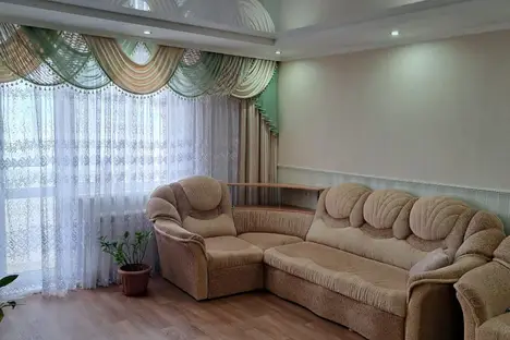 3-комнатная квартира в Яровом, кв-л В, 25