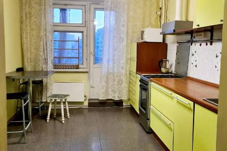 3-комнатная квартира в Якутске, Якутск, ул. Орджоникидзе, 56, подъезд 4