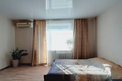 1-комнатная квартира в Волгограде, б-р Энгельса, 15, подъезд 1