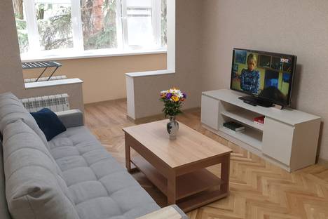 Двухкомнатная квартира в аренду посуточно в Кисловодске по адресу ул. Жуковского, 35, подъезд 6
