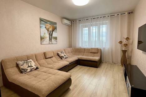2-комнатная квартира в Краснодаре, ул. имени Жлобы, 145