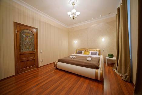 Трёхкомнатная квартира в аренду посуточно в Санкт-Петербурге по адресу ул. Чехова, 11-13