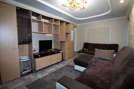 Трёхкомнатная квартира в аренду посуточно в Белогорске по адресу ул. Кирова, 136