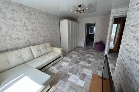 Двухкомнатная квартира в аренду посуточно в Ижевске по адресу Красногеройская ул., 32