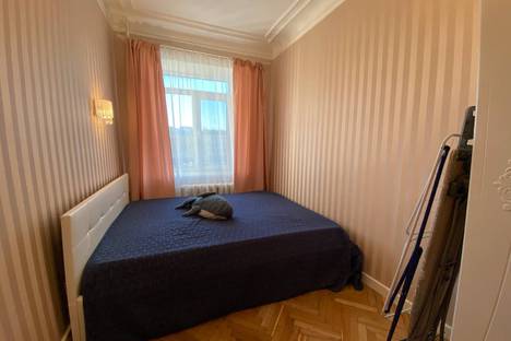Двухкомнатная квартира в аренду посуточно в Санкт-Петербурге по адресу наб. Обводного канала, 83, метро Обводный канал