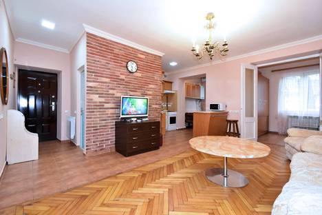 2-комнатная квартира в Ереване, ул. Грачья Кочара, 1, м. Barekamutyun