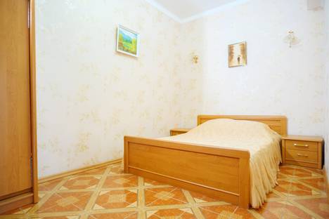 14-комнатная квартира в Орджоникидзе, Двуякорная ул., 5