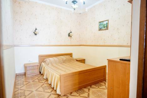2-комнатная квартира в Орджоникидзе, Орджоникидзе, Двуякорная ул., 5