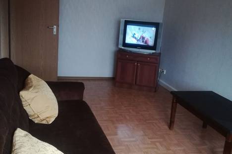 Двухкомнатная квартира в аренду посуточно в Пскове по адресу ул. Военный Городок-3, 131, подъезд 1