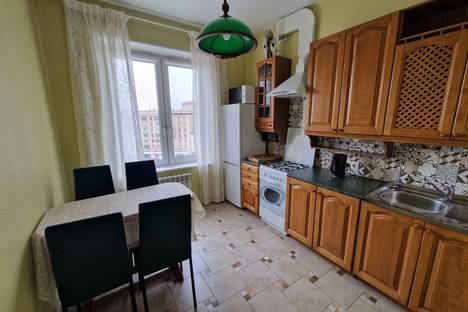 Однокомнатная квартира в аренду посуточно в Москве по адресу Смоленская ул., 6, метро Смоленская