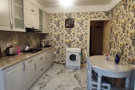 3-комнатная квартира в Махачкале, Махачкала, ул. Каримова, 8