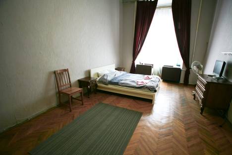 Трёхкомнатная квартира в аренду посуточно в Санкт-Петербурге по адресу ул. Жуковского, 6, метро Маяковская