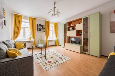 2-комнатная квартира в Санкт-Петербурге, Санкт-Петербург, ул. Рылеева, 39, м. Чернышевская