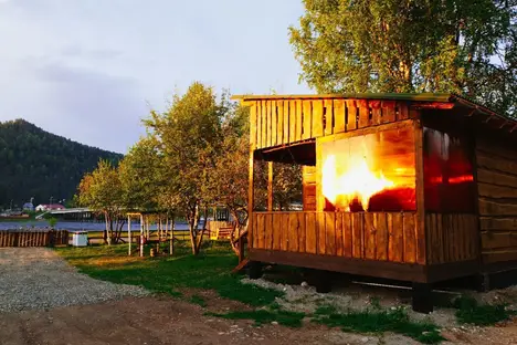 Дом в селе Иогач, село Иогач, Турочакский р-н , с. Иогач, наб. ул., 7Б