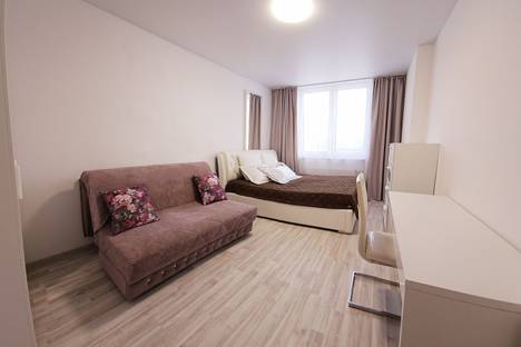 3-комнатная квартира в Екатеринбурге, Хрустальногорская ул., 93