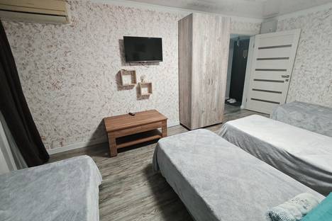 3-комнатная квартира в Шахтах, Текстильная ул., 13