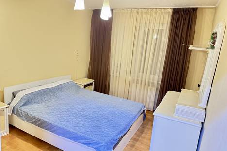 3-комнатная квартира в Донецке, Школьный б-р, 18