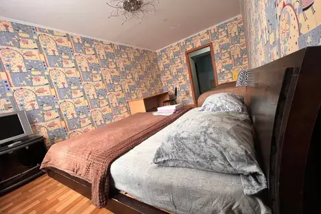 3-комнатная квартира в Тюмени, Тюмень, 6-й мкр., ул. Валерии Гнаровской, 10к2