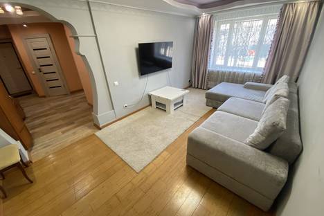 Трёхкомнатная квартира в аренду посуточно в Чите по адресу Ленинградская ул., 98