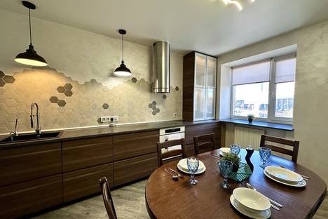 3-комнатная квартира в Тюмени, Первомайская ул., 60к1