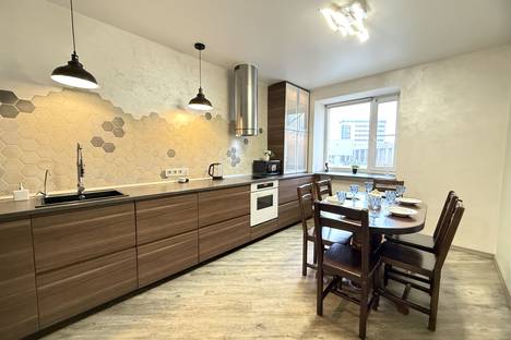 3-комнатная квартира в Тюмени, Первомайская ул., 60к1