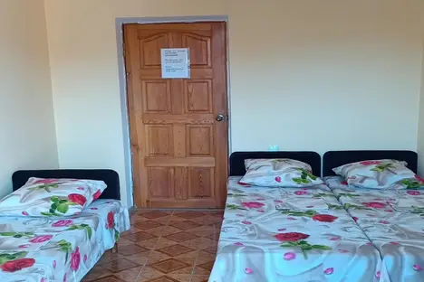 Комната в поселке Лазаревское, поселок Лазаревское, жилой р-н  Лазаревское, Хвойная ул., 7/1