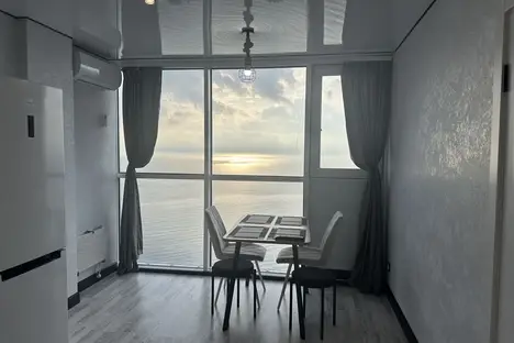 2-комнатная квартира во Владивостоке, Владивосток, пр-кт 100-летия Владивостока, 163