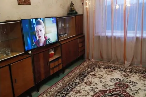 2-комнатная квартира в Стаханове, Стаханов, ул. Юных Ленинцев, 19