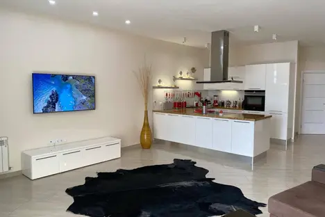 3-комнатная квартира в Сочи, мкр. Светлана, пр-кт Пушкина, 6