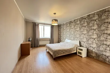 3-комнатная квартира в Октябрьском, Спортивная ул., 1