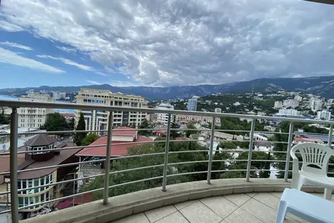 2-комнатная квартира в Ялте, г. республиканского подчинения Бишкек, муниципальное территориальное управление Новопавловка, ул. Свердлова, 13