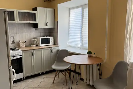 2-комнатная квартира в Комсомольске-на-Амуре, ул. ал. Труда, 27к2