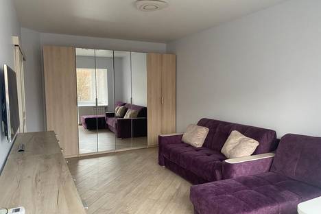 Двухкомнатная квартира в аренду посуточно в Москве по адресу Сеславинская ул., 16к2