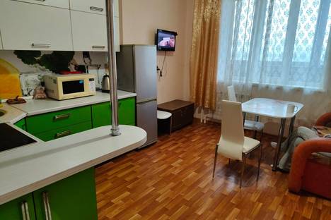 2-комнатная квартира в Курске, пр-кт Вячеслава Клыкова, 92