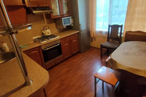 Трёхкомнатная квартира в аренду посуточно в Гагарине по адресу ул. Строителей, 167А