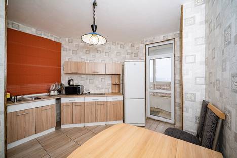 2-комнатная квартира в Екатеринбурге, Екатеринбург, Братская ул., 27к3