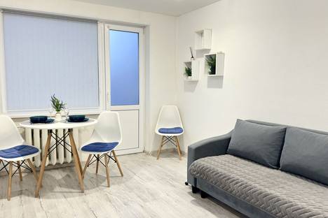 Двухкомнатная квартира в аренду посуточно в Луганске по адресу Солнечный кв-л, 32