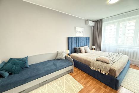 Двухкомнатная квартира в аренду посуточно в Тюмени по адресу ул. Николая Семёнова, 25