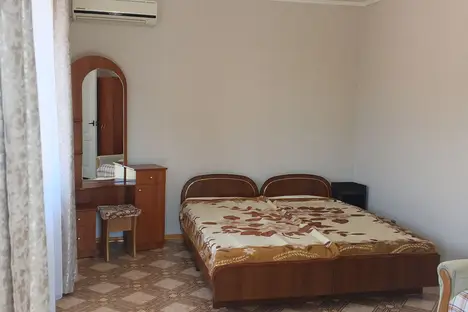 Дом в селе Морском, ул. Ленина, 6