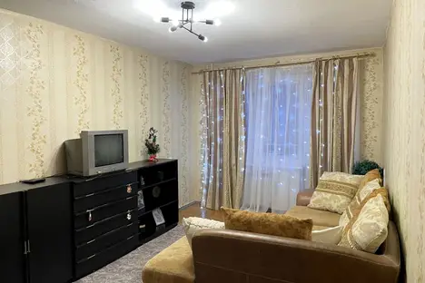 2-комнатная квартира в Сосновом Бору, ул. 50 лет Октября, 19