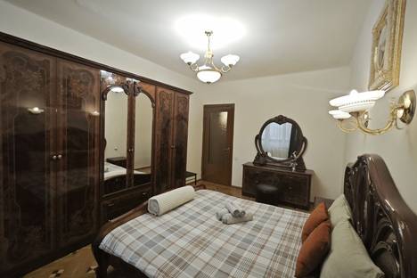 3-комнатная квартира в Ереване, ул. Пароняна, 4