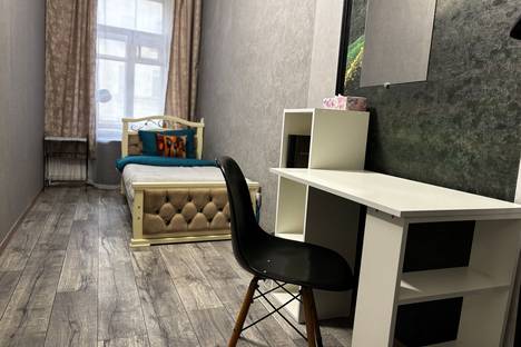 Комната в Санкт-Петербурге, Угловой пер., 6