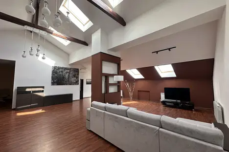 4-комнатная квартира в Казани, Казань, ул. Зои Космодемьянской, 17