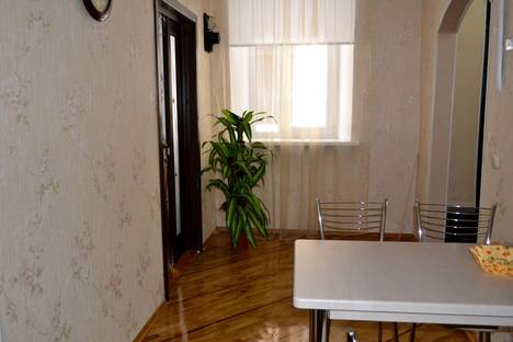 Трёхкомнатная квартира в аренду посуточно в Новочеркасске по адресу ул. Александровская, 88